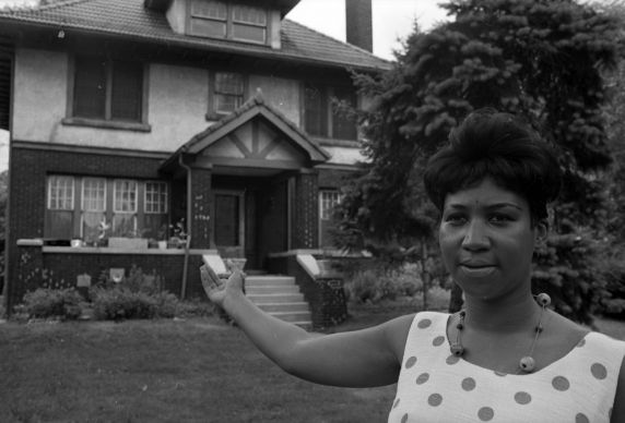 (45827) Aretha Franklin, Portrait, Residence, 1960s