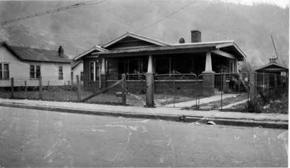 (4815) Harlan County Coal War, Cawood Residence, Evarts, Kentucky, 1930s