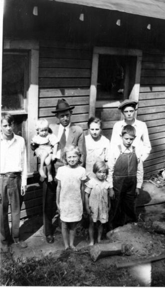 (4823) Harlan County Coal War, W.B. Jones and Family, Kentucky, 1930s