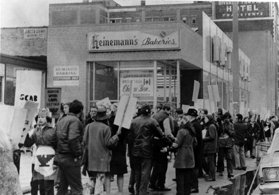 (5455) Three Penny Cinema Strike, UFWOC, Boycott Support, Chicago, 1970