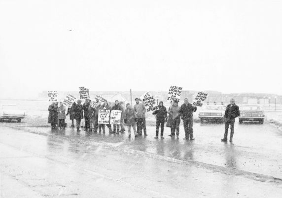 (7507) Peoria workers strike