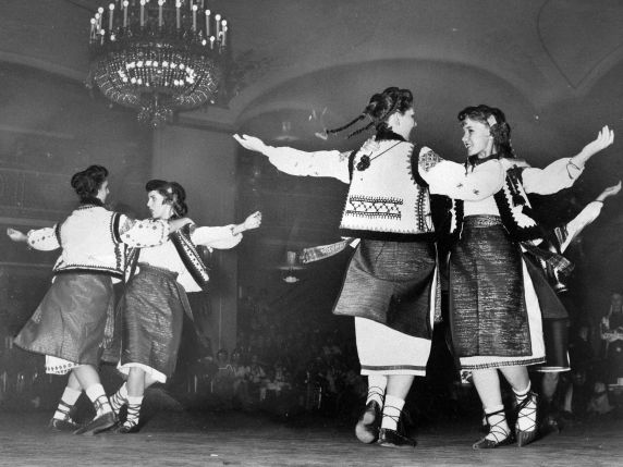 (DN_79600) Ethnic Communities, Ukrainian, Dancers, Costumes, 1960
