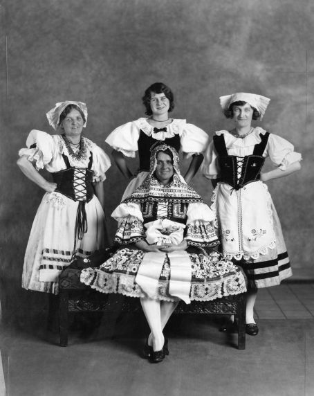 (79676) Ethnic Communities, Czechoslovakian, Costumes, 1928