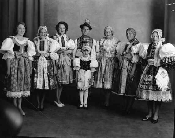 (79677) Ethnic Communities, Czechoslovakian, Costumes, 1933