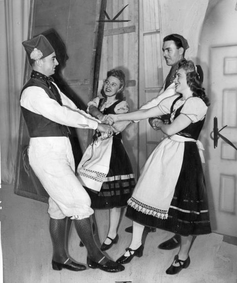 (79725) Rthnic Communities, Danish, Dancers, 1945
