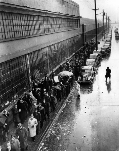 (8403) 1941 Ford Strike, pickets, Michigan