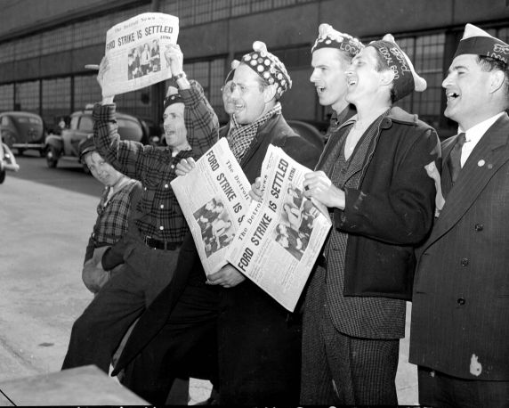 (8405) 1941 Ford Strike, strikers, Dearborn, Michigan