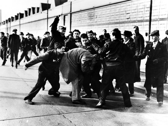 (8407) 1941 Ford Strike, violence, Dearborn, Michigan