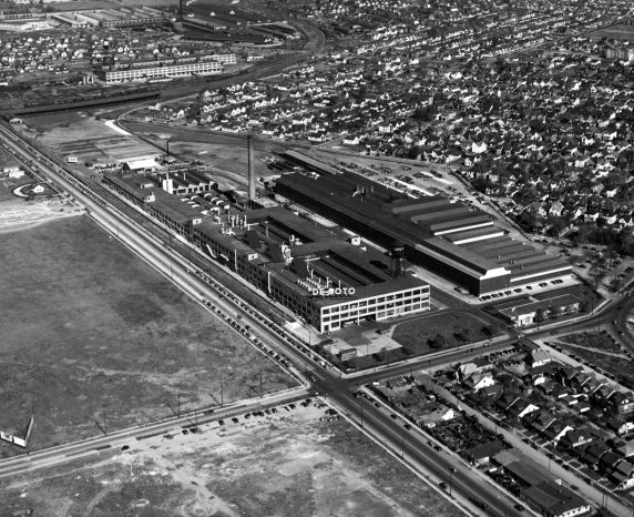(9193) Buildings, Automobile Factories, Crysler, DeSoto, Detroit, c. 1943
