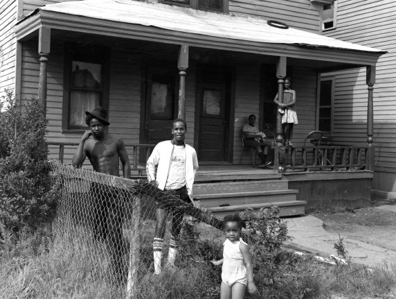 (WSAV002727_116) Neighborhood scenes, Trombly Street, 1981