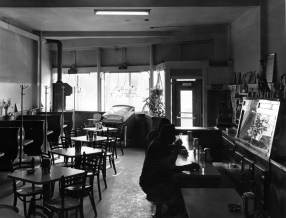 (WSAV002727_157) Famous Bar-B-Que, interior, Chene Street