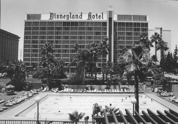 (2099) Disneyland Hotel, 1981 National Convention