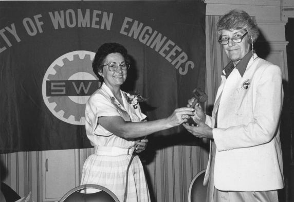 (2624) Susan Whatley, Bette Krenzer, President's Gavel, 1986 National Convention