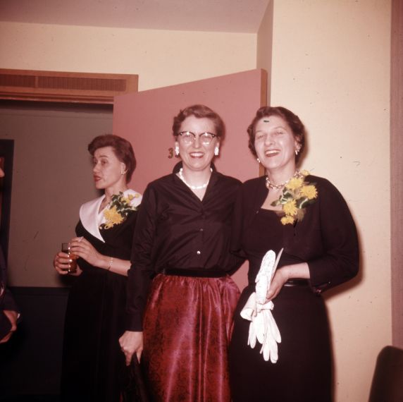 (30914) Lois Graham, Lydia Pickup, Jo Troxell, SWE National Convention, Houston, 1957