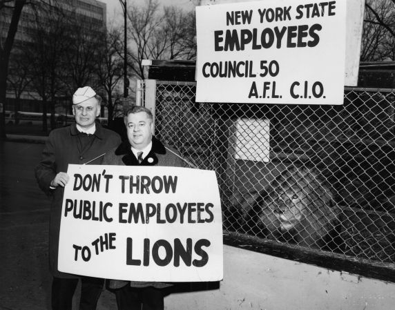 (7693) Lion helps New York Council 50 protest